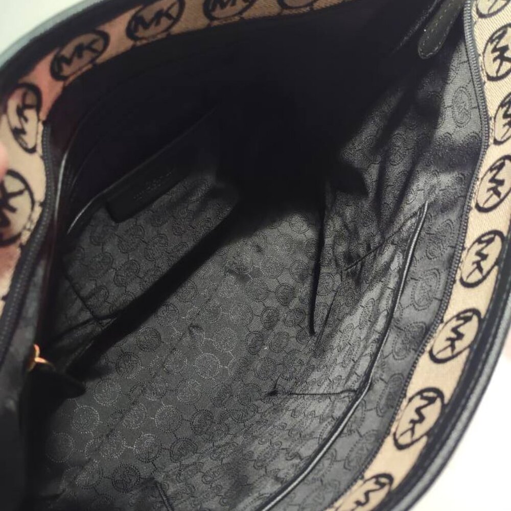 Michael Kors New Tote - Picture 4 of 7